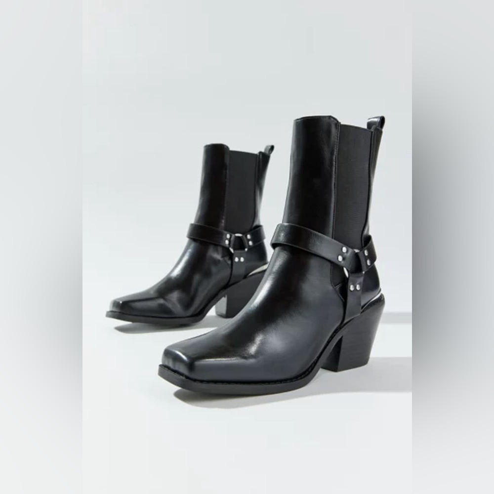 🆕 URBAN OUTFITTERS | LOLA SQUARE TOE BOOT | BLACK | SIZE: 8 - Picture 3 of 8